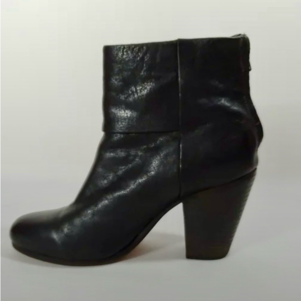 Rag & Bone.  Classic NEWBURY Black Leather Ankle Booties.. 35/5